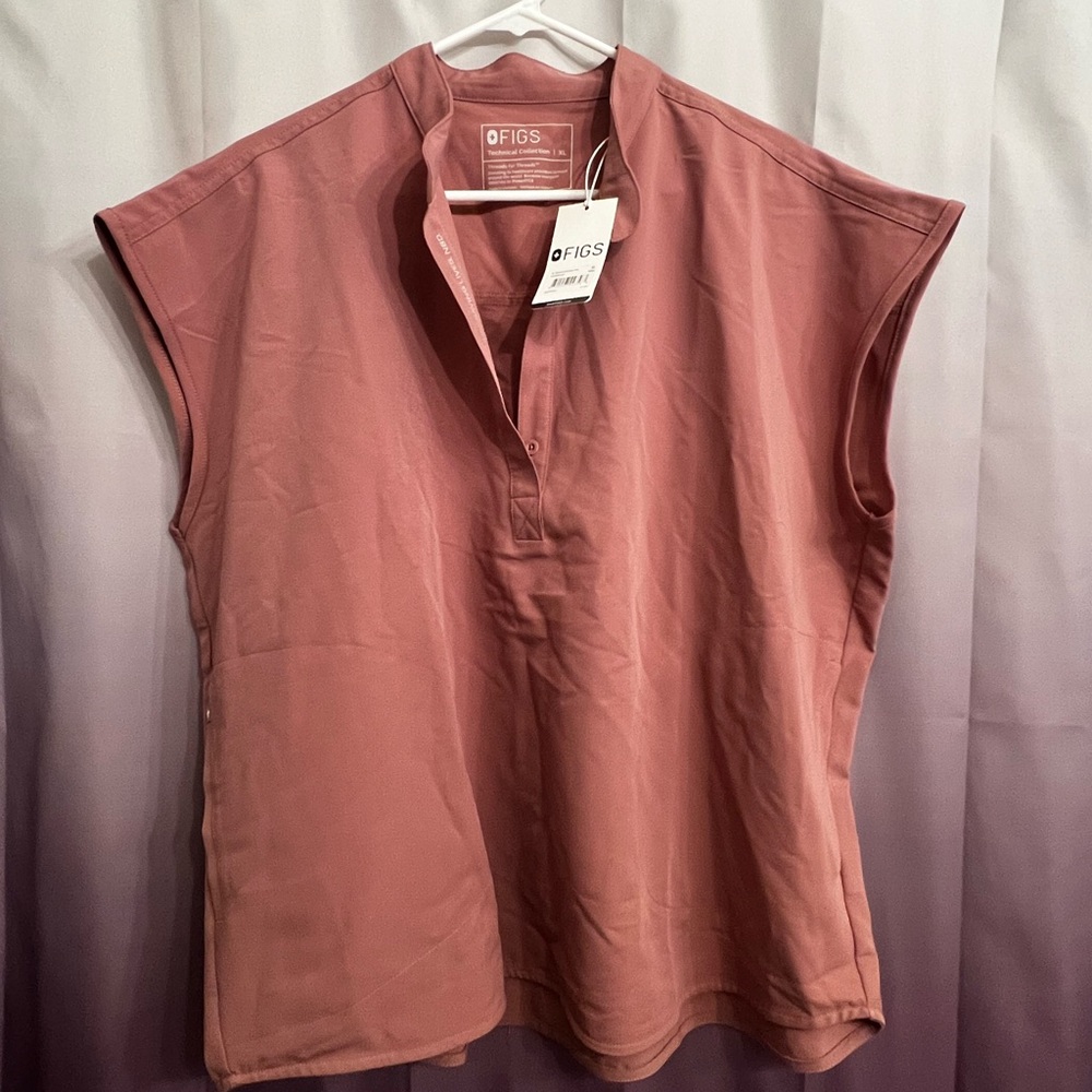 Figs scrub top